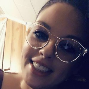 Meet your Posher, Vanessa